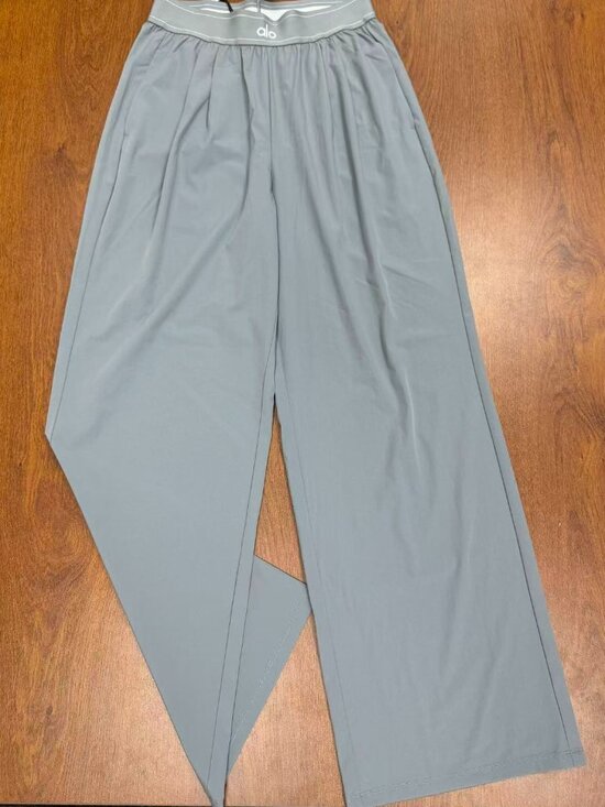 ALO Yoga Pants - NWT 😉 Steel Grey ALO Yoga High Waisted Pants | 30" Inseam💕 Soft Neutral